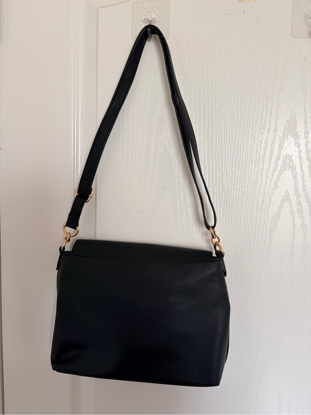 Tommy Hilfiger Camilla ll sling bag, Dark Navy/ Black Crossbody w/ Gold Hardware - Picture 7 of 7